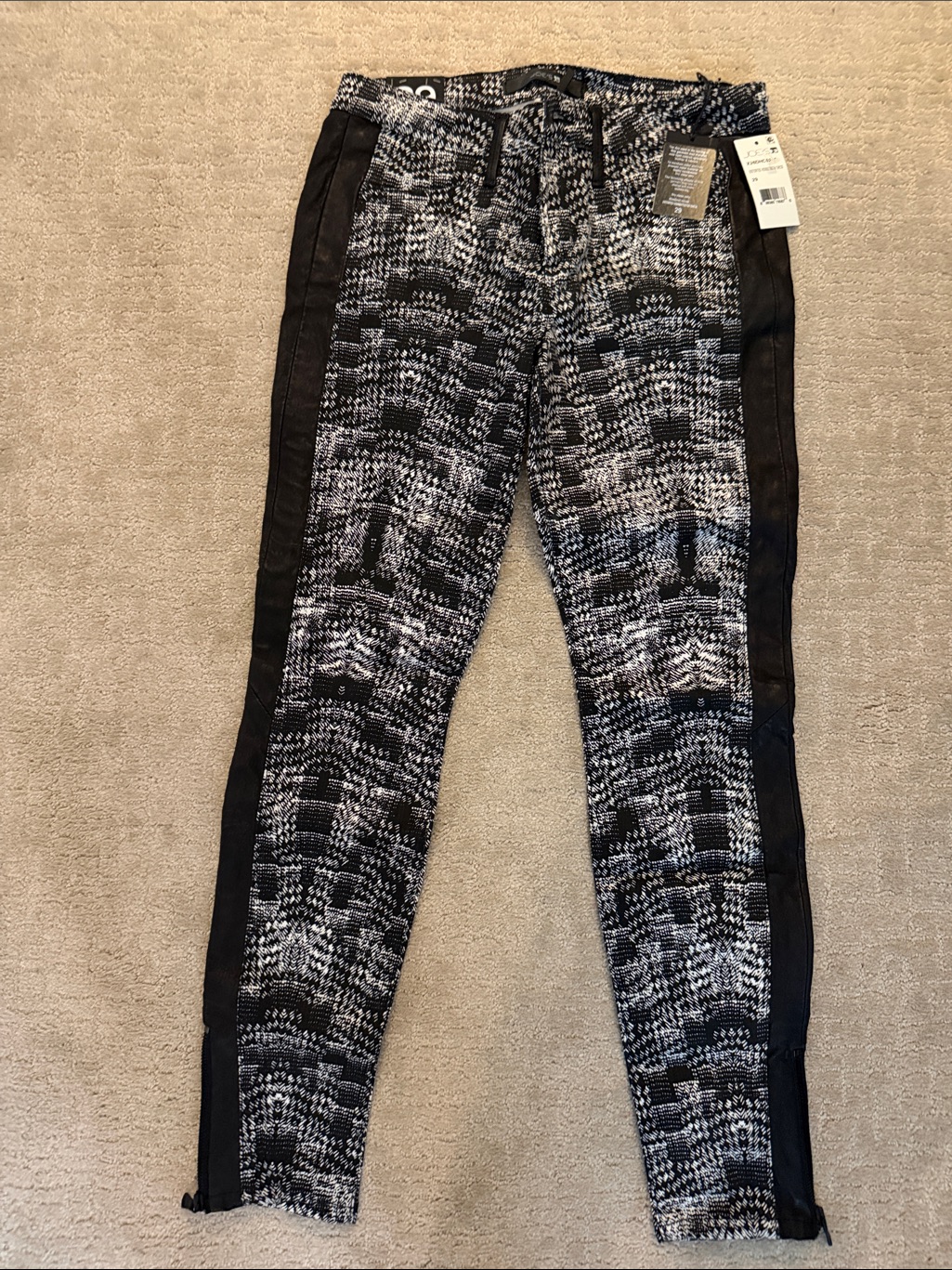 Black & White Textured Side-Strip Skinny Pants